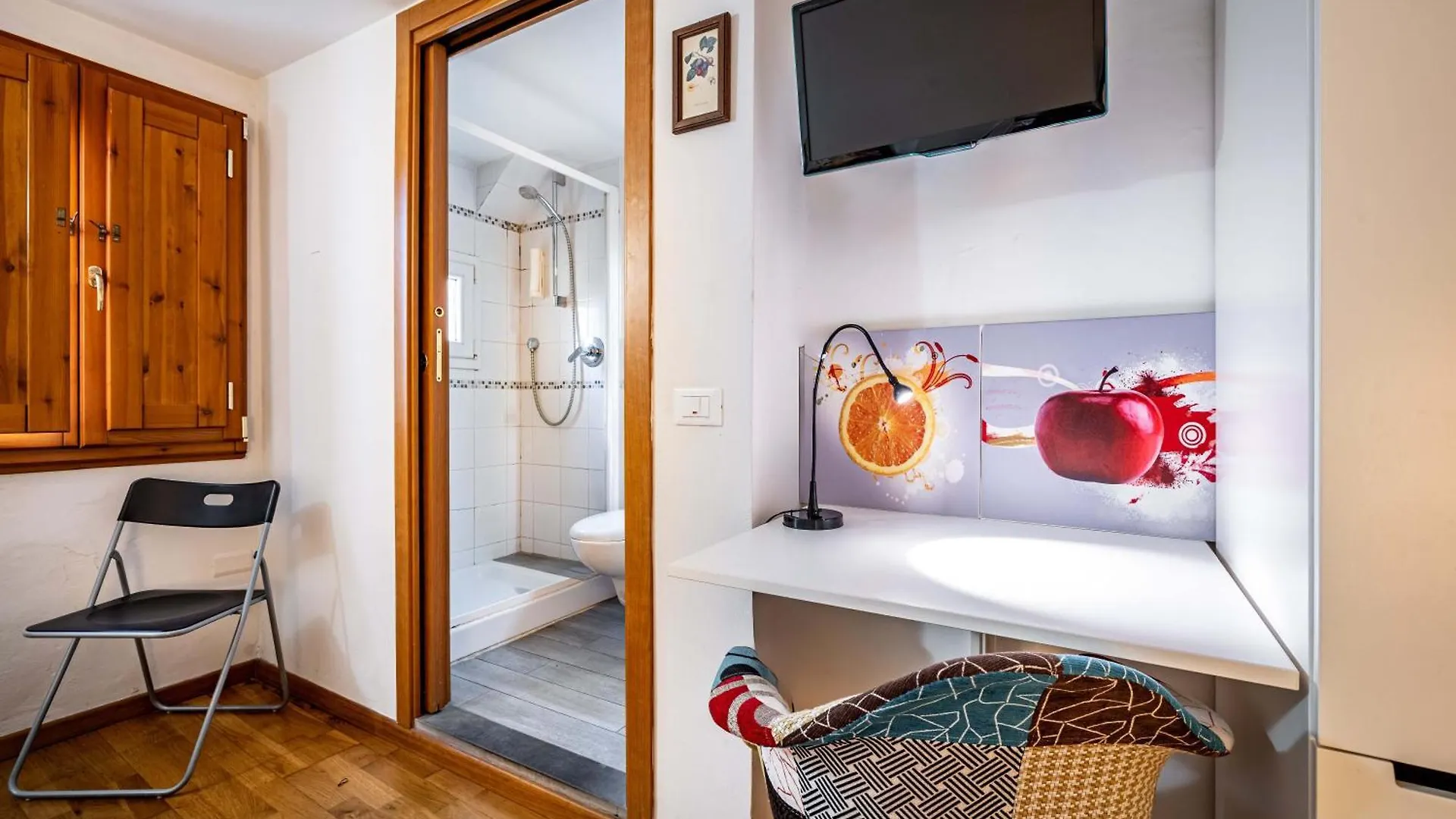 Roommo Carmine Florence 0*,  Italy