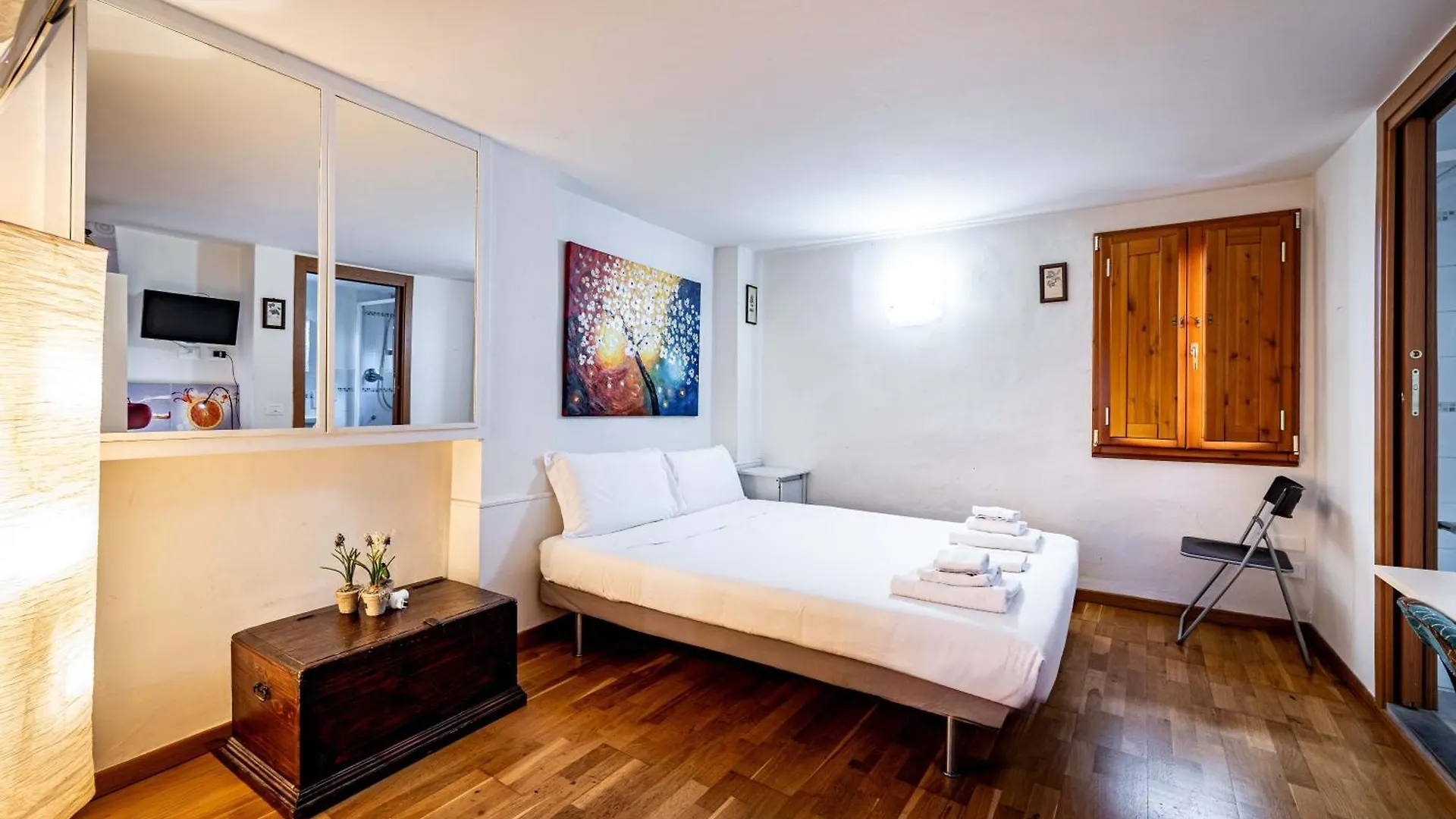 Roommo Carmine Florence