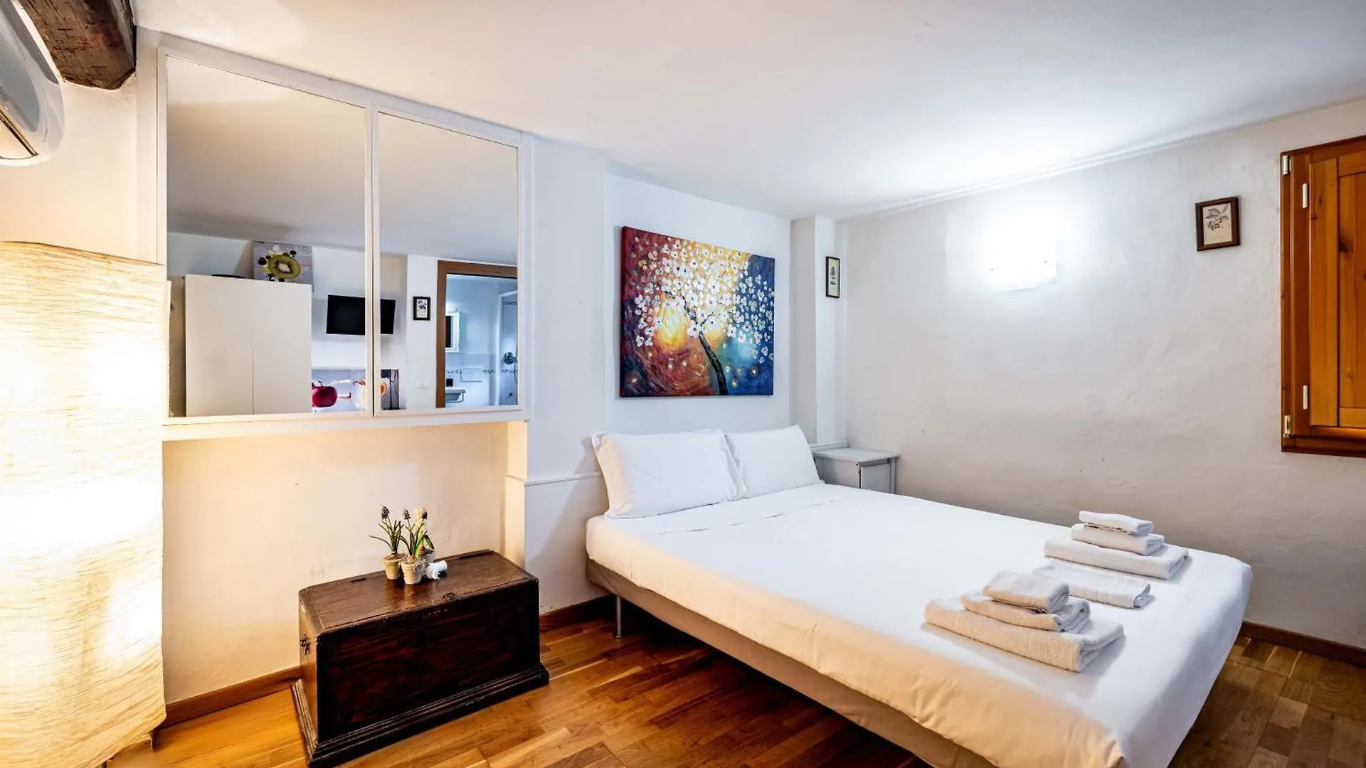 Roommo Carmine Florence Italy